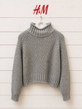 H&M – CHUNKY TURTLENECK SWEATER – SIZE S